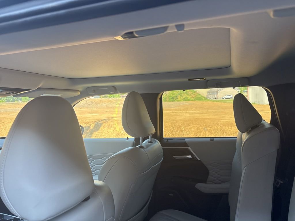 Used 2025 Mitsubishi Outlander SEL AWD/4WD image 16