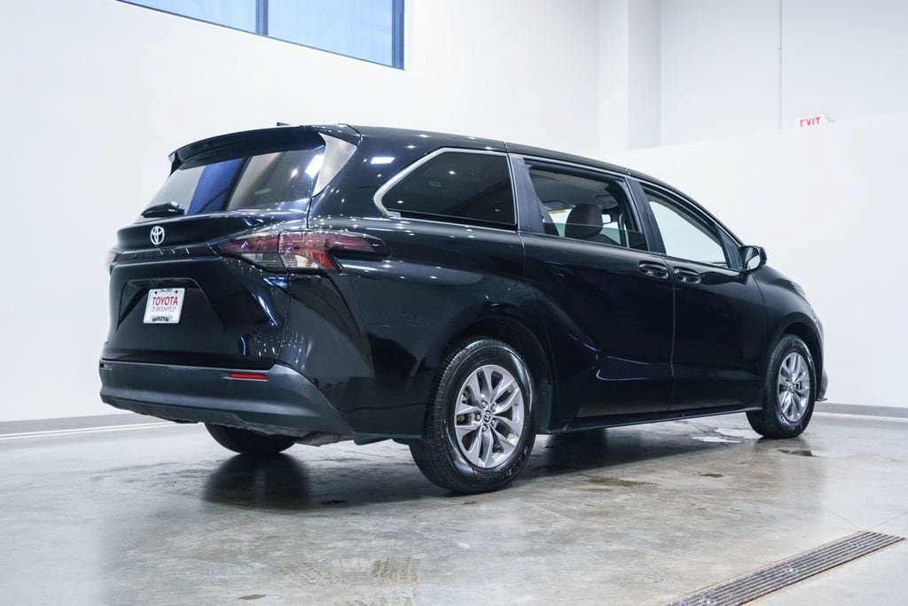 Certified 2026 Toyota Sienna LE FWD image 8