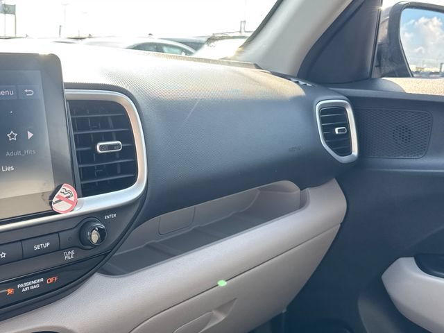 Used 2024 Hyundai Venue SEL FWD image 24
