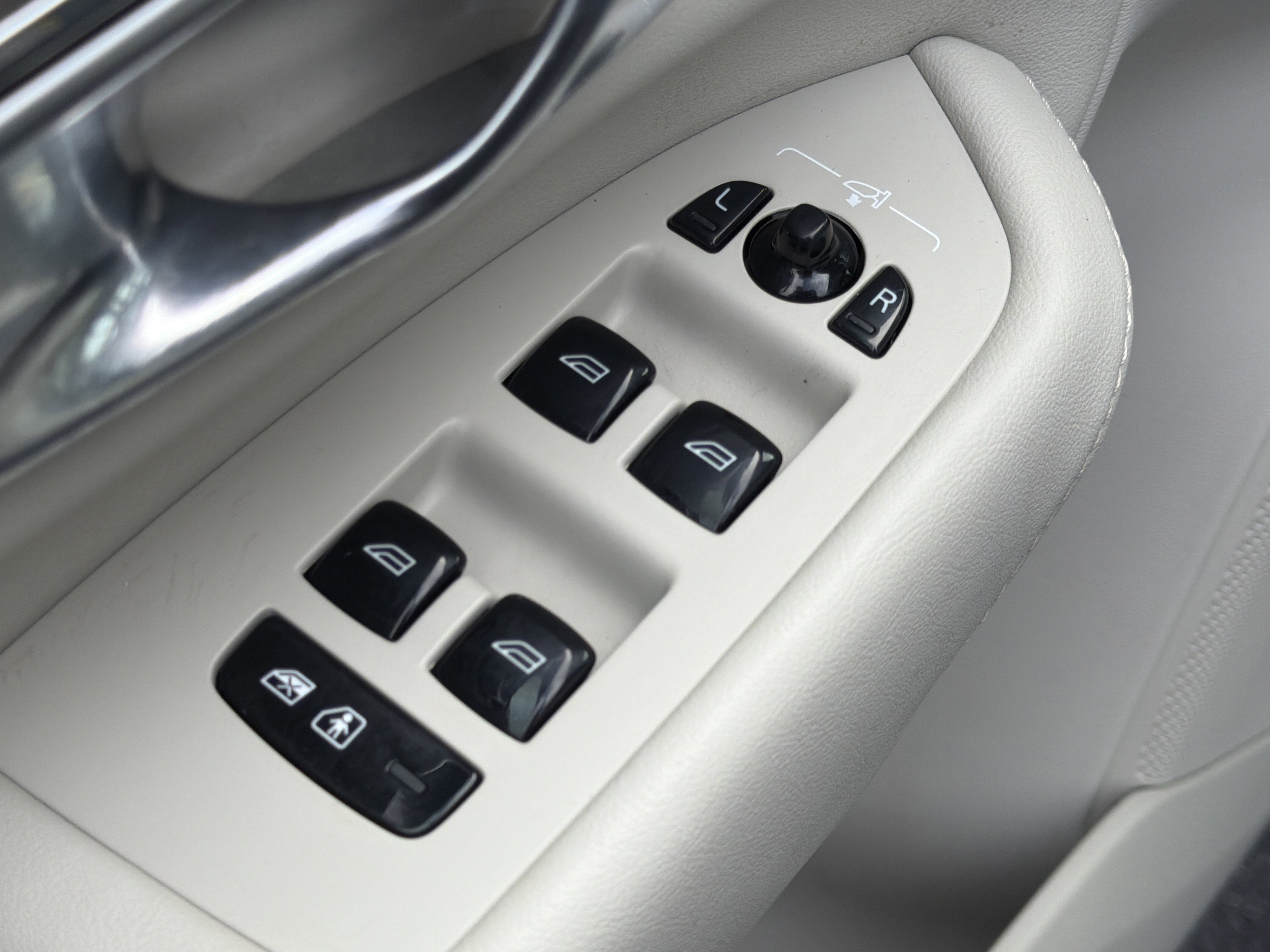 Certified 2023 Volvo XC90 B6 Core image 15