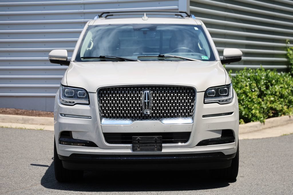 Used 2023 Lincoln Navigator Reserve AWD/4WD image 2