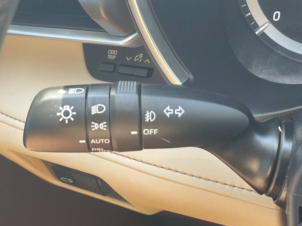 Used 2021 Toyota Highlander XLE FWD image 32