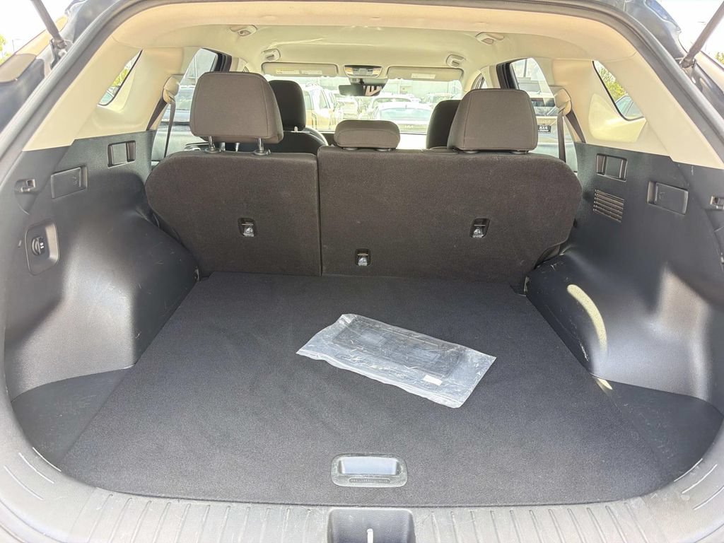 Used 2025 Kia Sportage LX FWD image 14