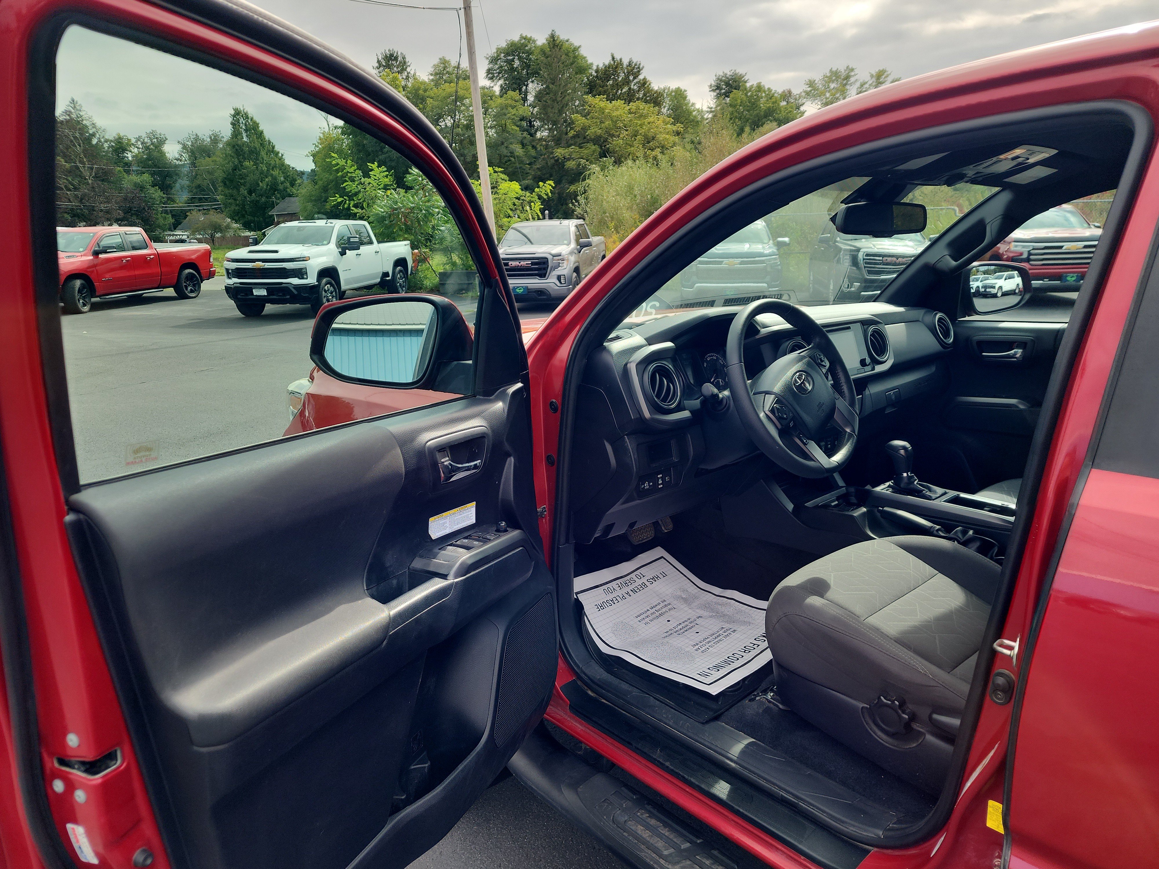 Used 2019 Toyota Tacoma TRD Off-Road AWD/4WD image 10