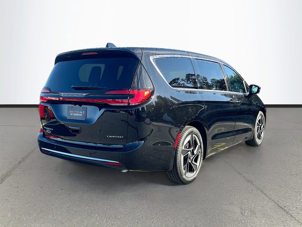 New 2027 Chrysler Pacifica Limited FWD image 7