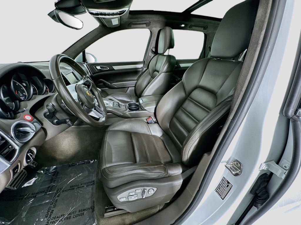 Used 2015 Porsche Cayenne Turbo AWD/4WD image 5