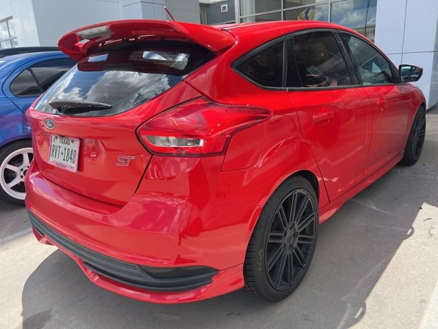 Used 2017 Ford Focus ST FWD image 4