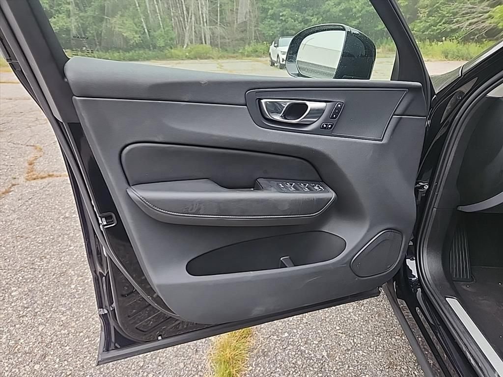Certified 2025 Volvo XC60 B5 Plus w/ Climate Package AWD/4WD image 24