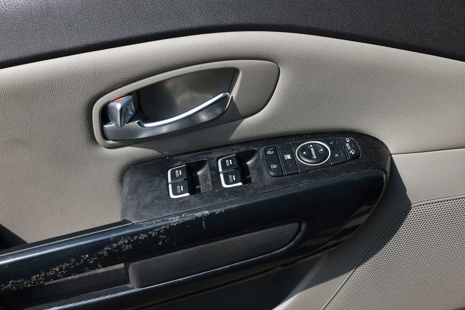 Used 2015 Kia Sedona EX image 47