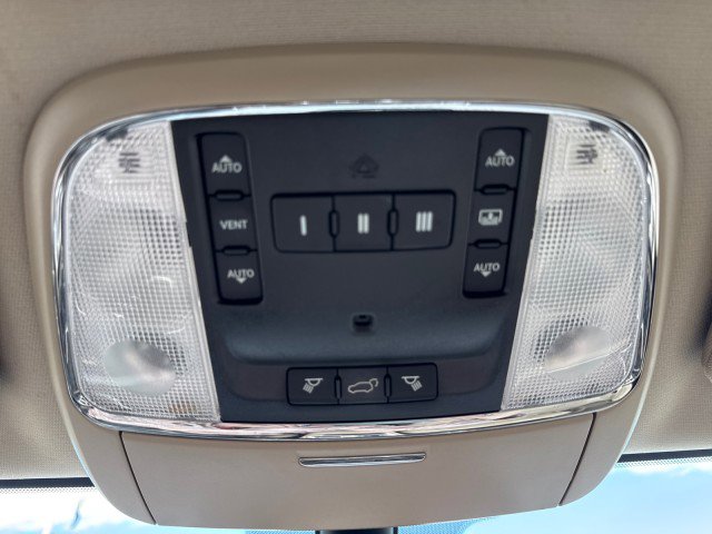 Used 2017 Jeep Grand Cherokee Limited w/ Luxury Group II image 24