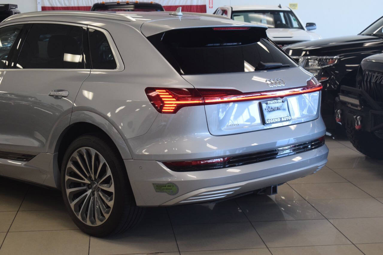 Used 2019 Audi e-tron Prestige w/ Prestige Package AWD/4WD image 23