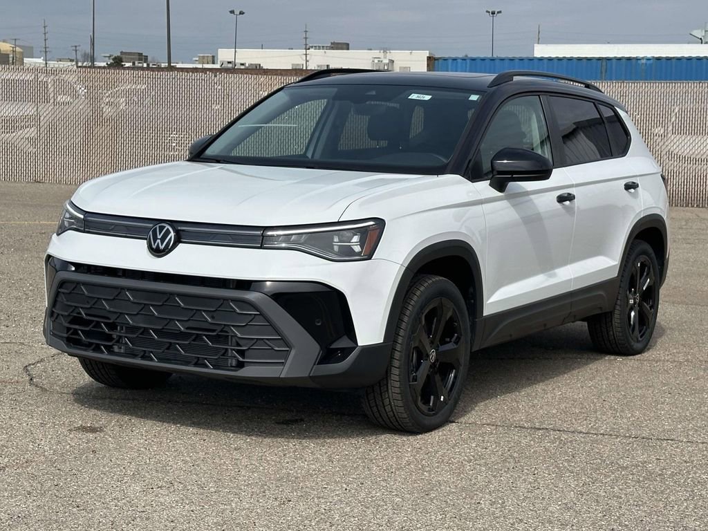 New 2025 Volkswagen Taos SE AWD/4WD image 1