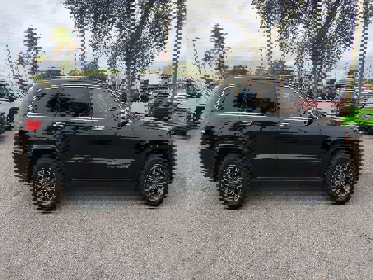 Used 2019 Jeep Grand Cherokee Limited w/ Luxury Group II image 4