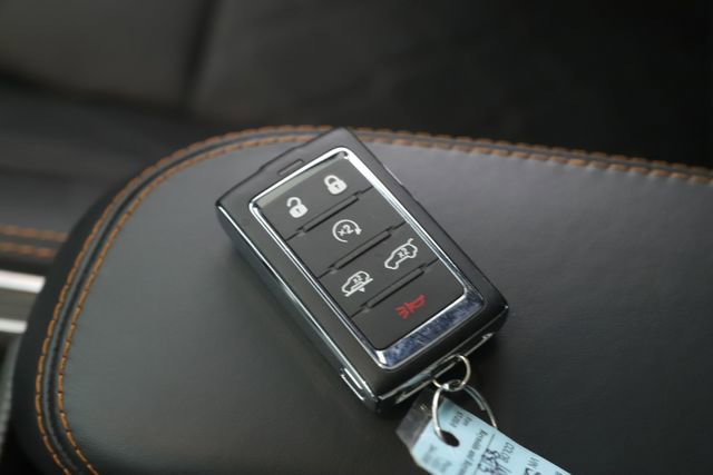 Used 2025 Jeep Grand Wagoneer L Series III w/ Rear Seat Video Group 1 image 3