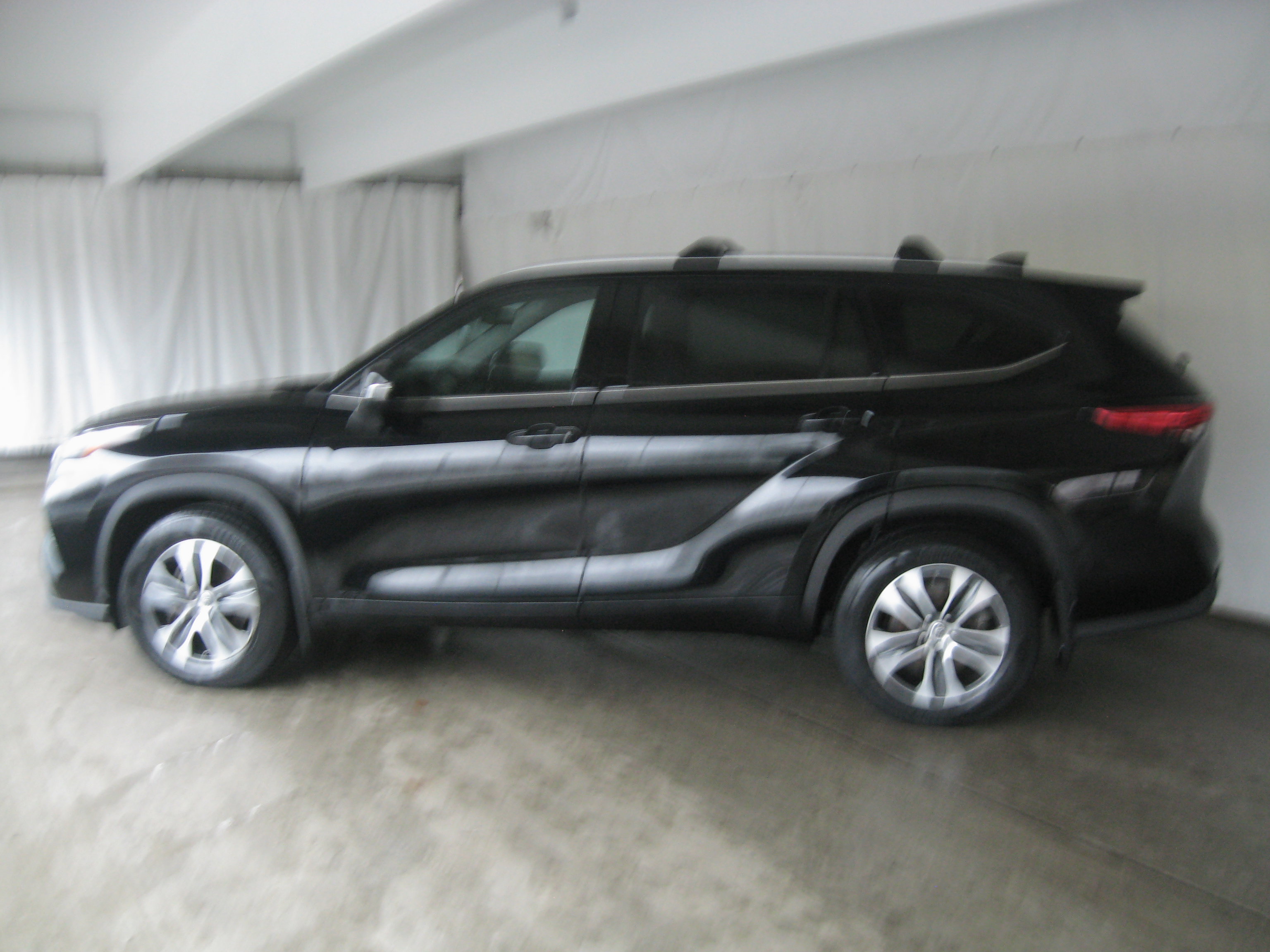Used 2022 Toyota Highlander XLE image 25