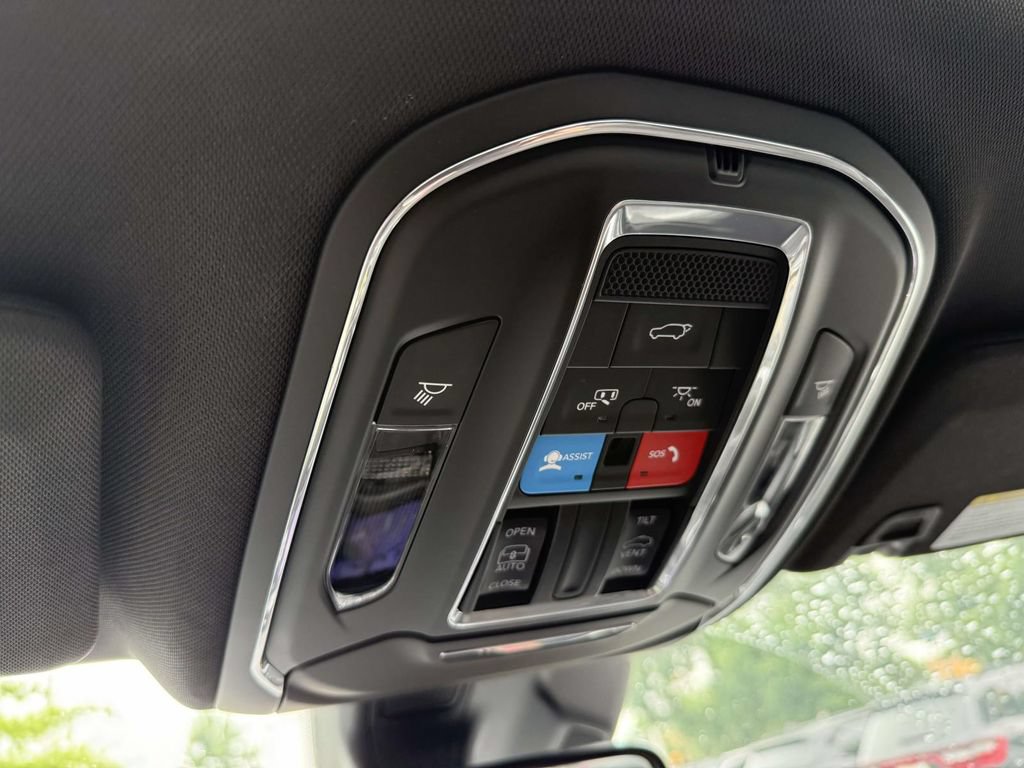 Used 2024 Jeep Grand Cherokee Altitude AWD/4WD image 28