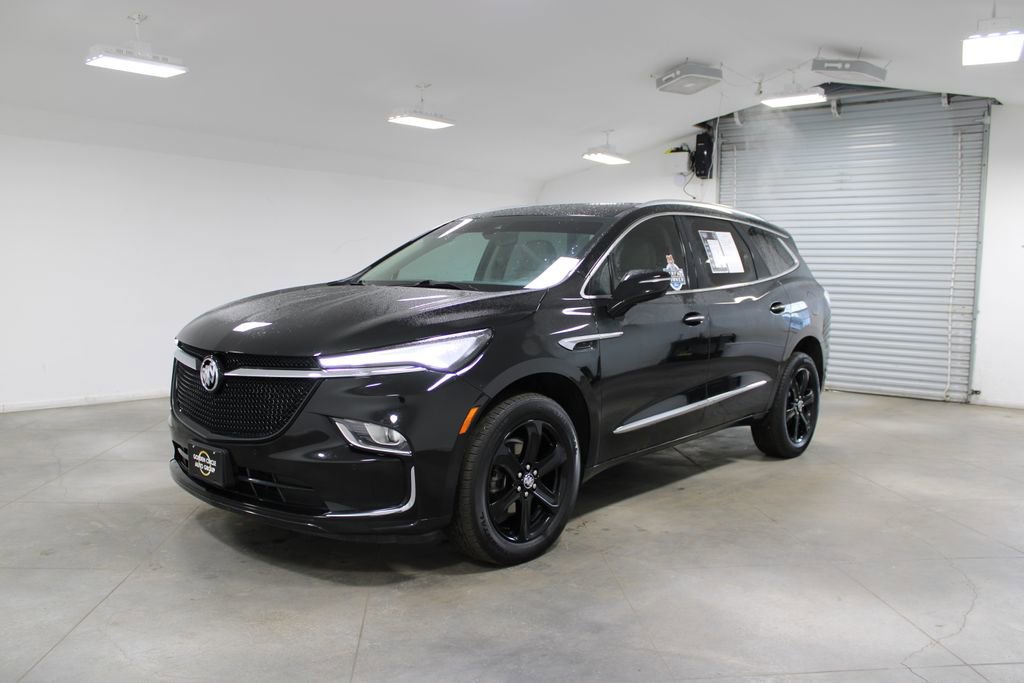 Used 2024 Buick Enclave Essence w/ Sport Touring Edition image 4