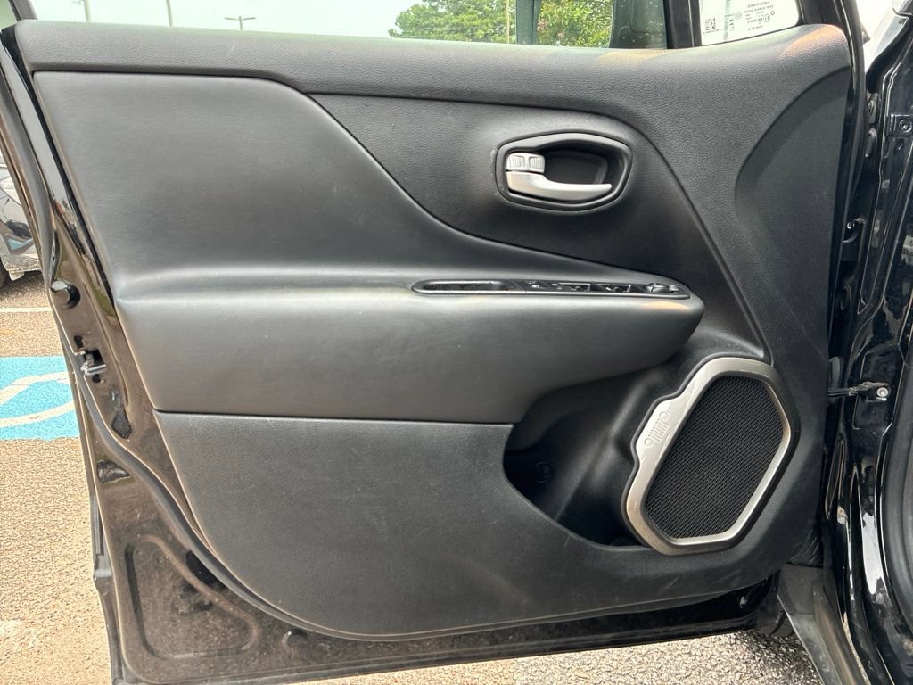Used 2023 Jeep Renegade Latitude AWD/4WD image 12