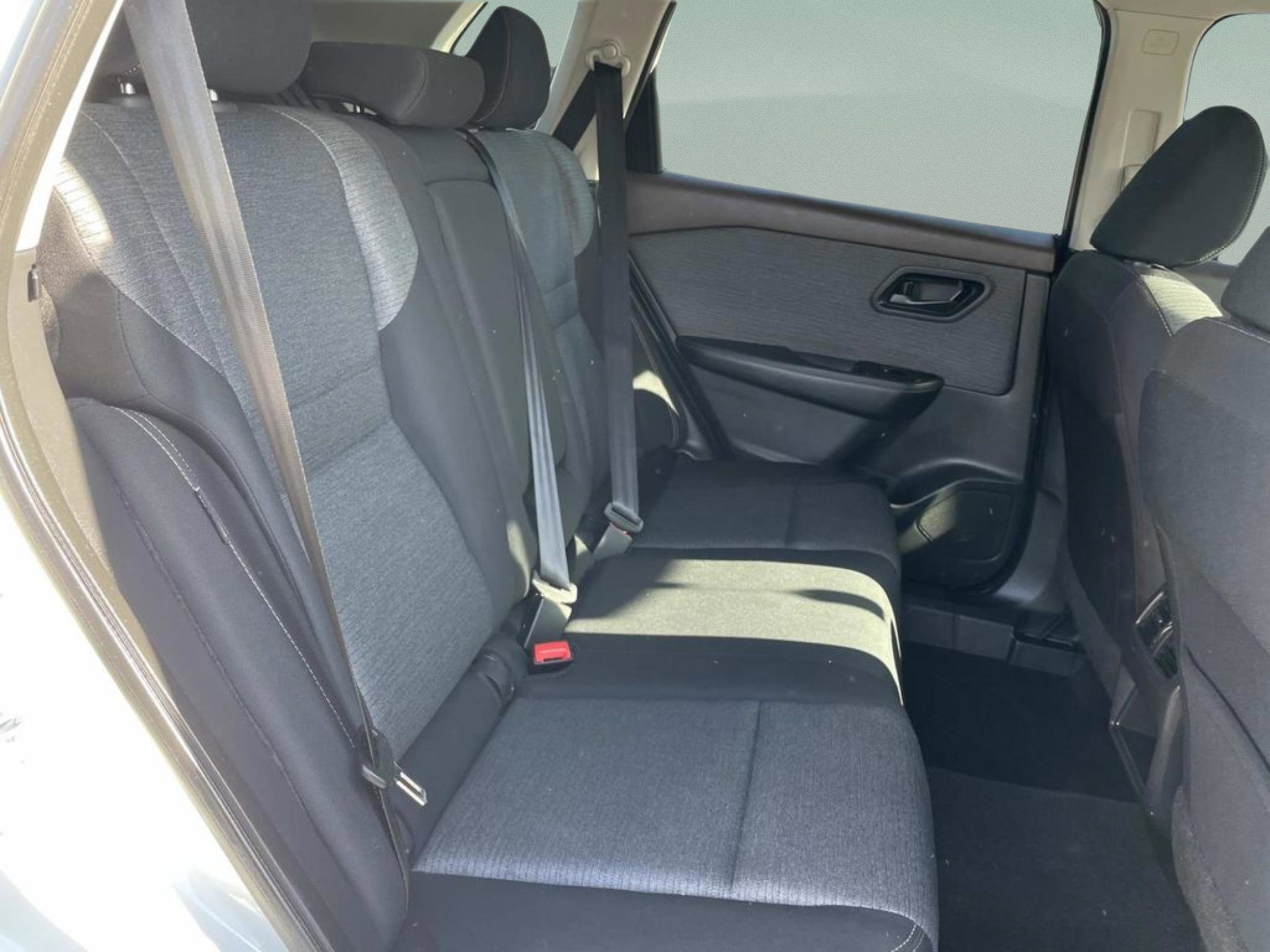 Used 2022 Nissan Rogue S image 14