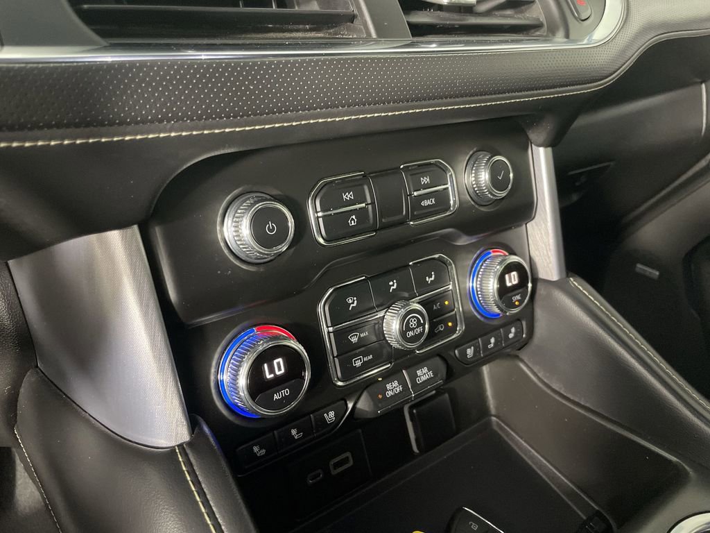 Used 2022 GMC Yukon XL SLT w/ SLT Premium Package image 17