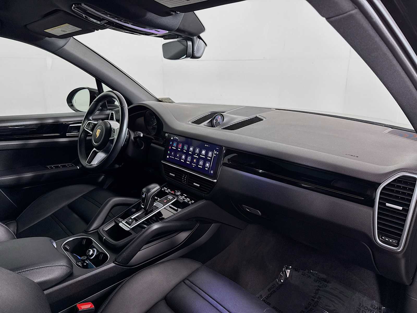 Used 2022 Porsche Cayenne image 28