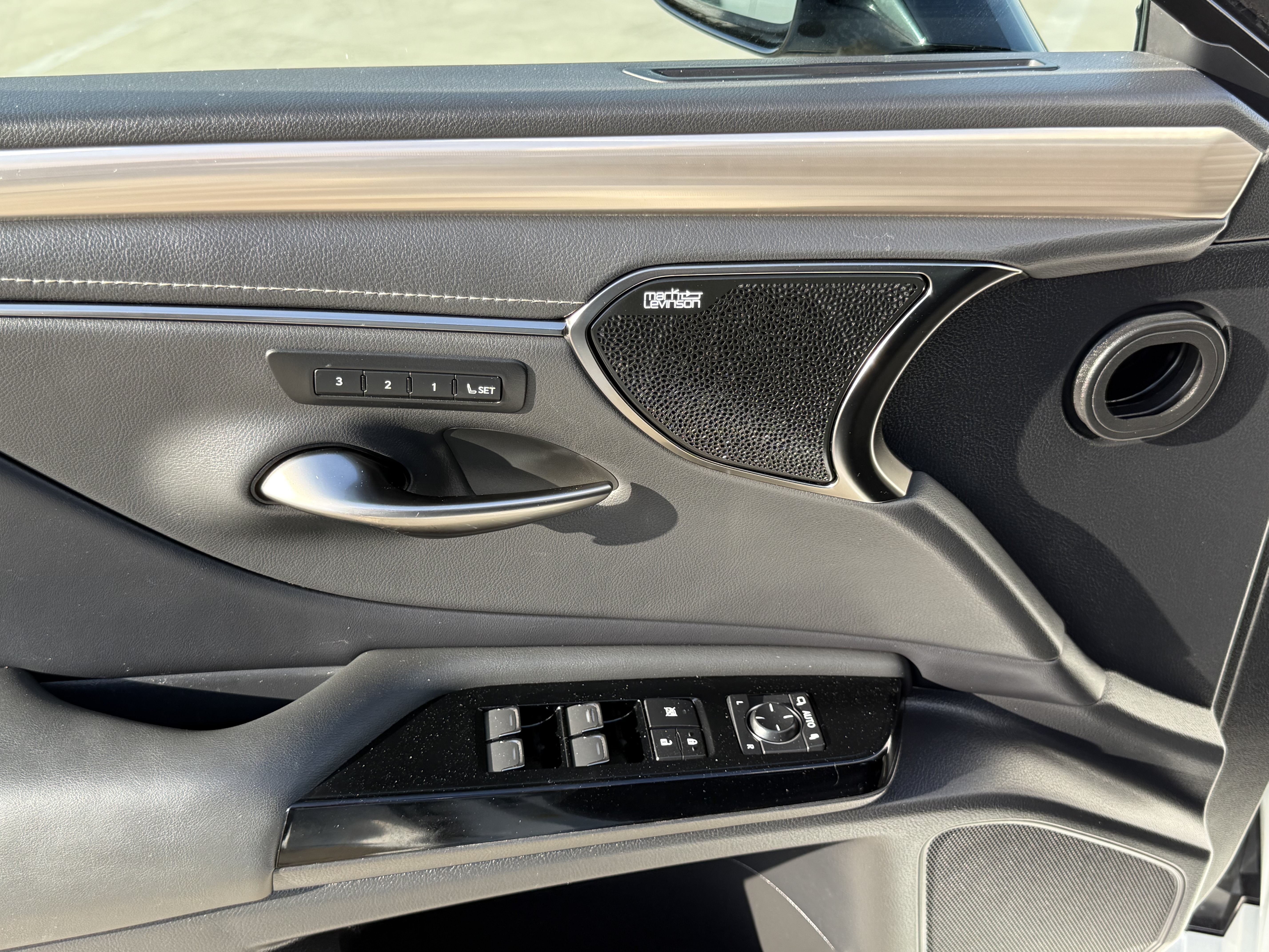 Certified 2022 Lexus ES 350 F Sport w/ Accessory Package 2 FWD image 18