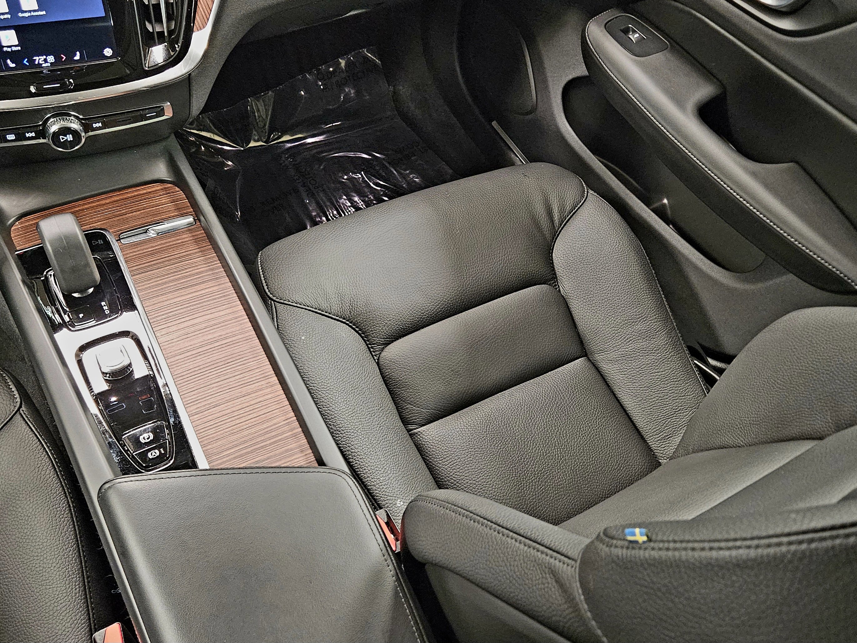 Used 2024 Volvo V60 B5 Cross Country Plus image 16