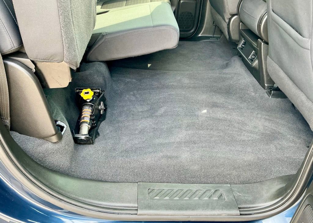 Used 2020 Chevrolet Silverado 1500 LT w/ LT Value Package AWD/4WD image 27