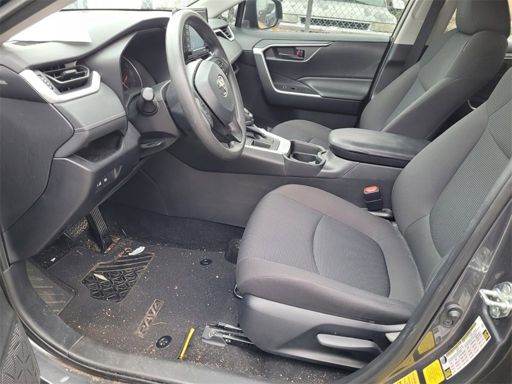 Used 2020 Toyota RAV4 LE image 6