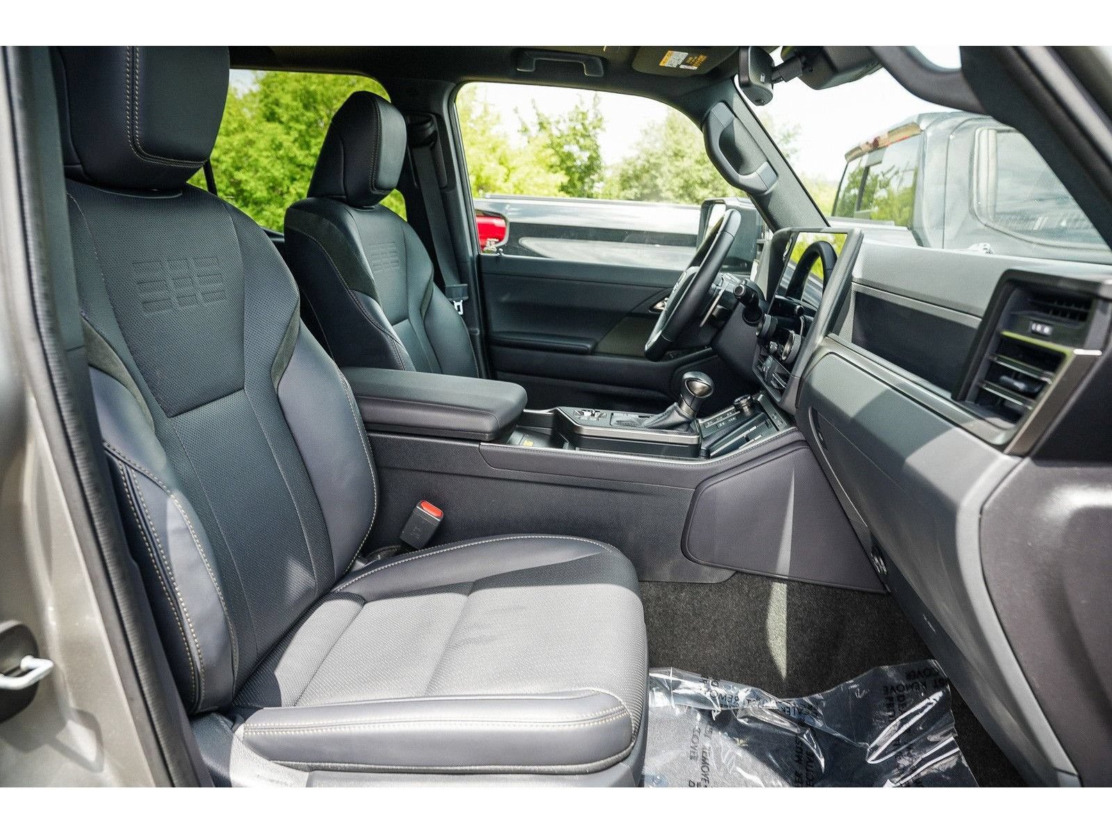 Used 2025 Lexus GX 550 AWD/4WD image 16