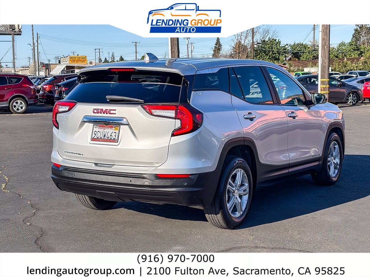 Used 2022 GMC Terrain SLE image 4