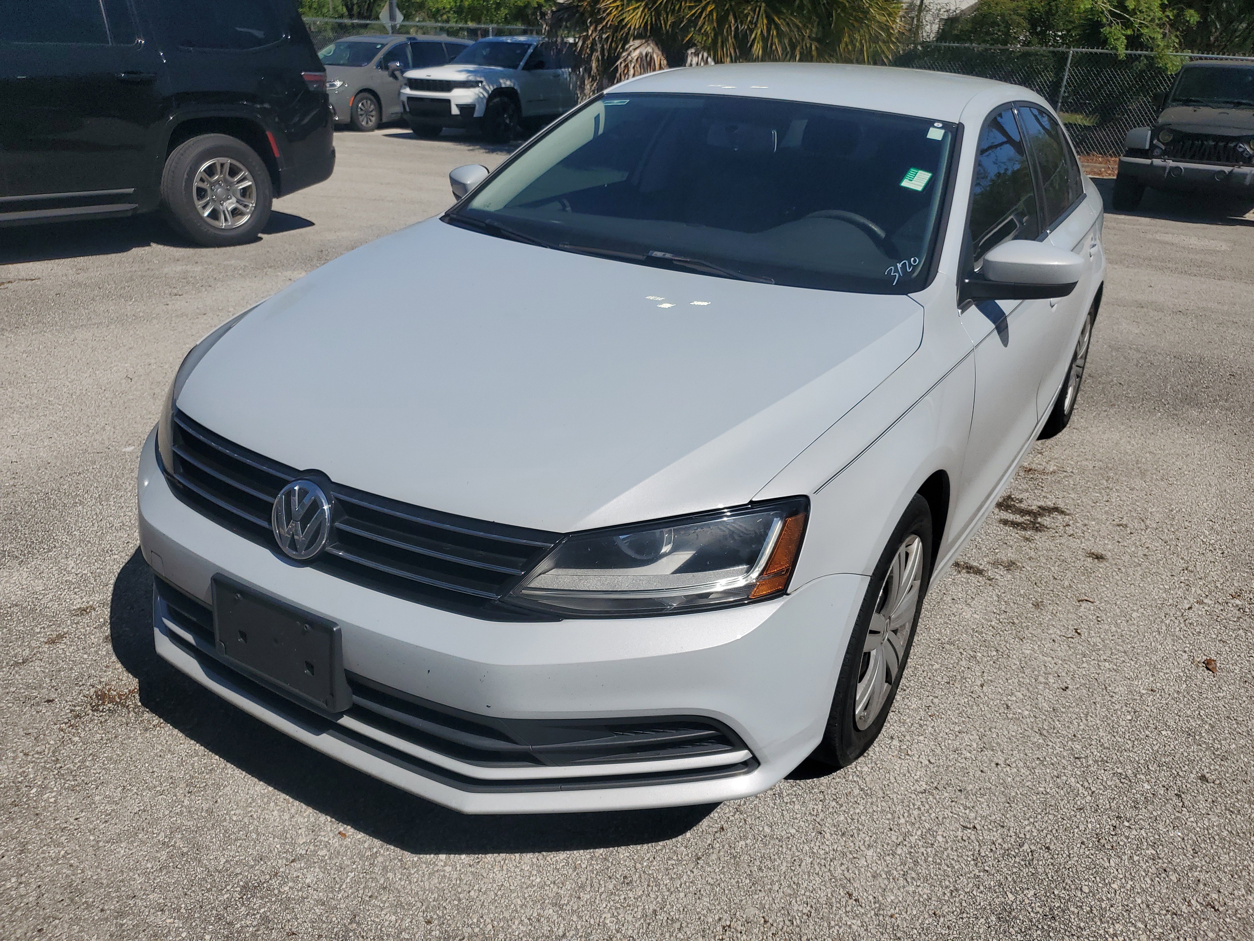Used 2017 Volkswagen Jetta S image 2