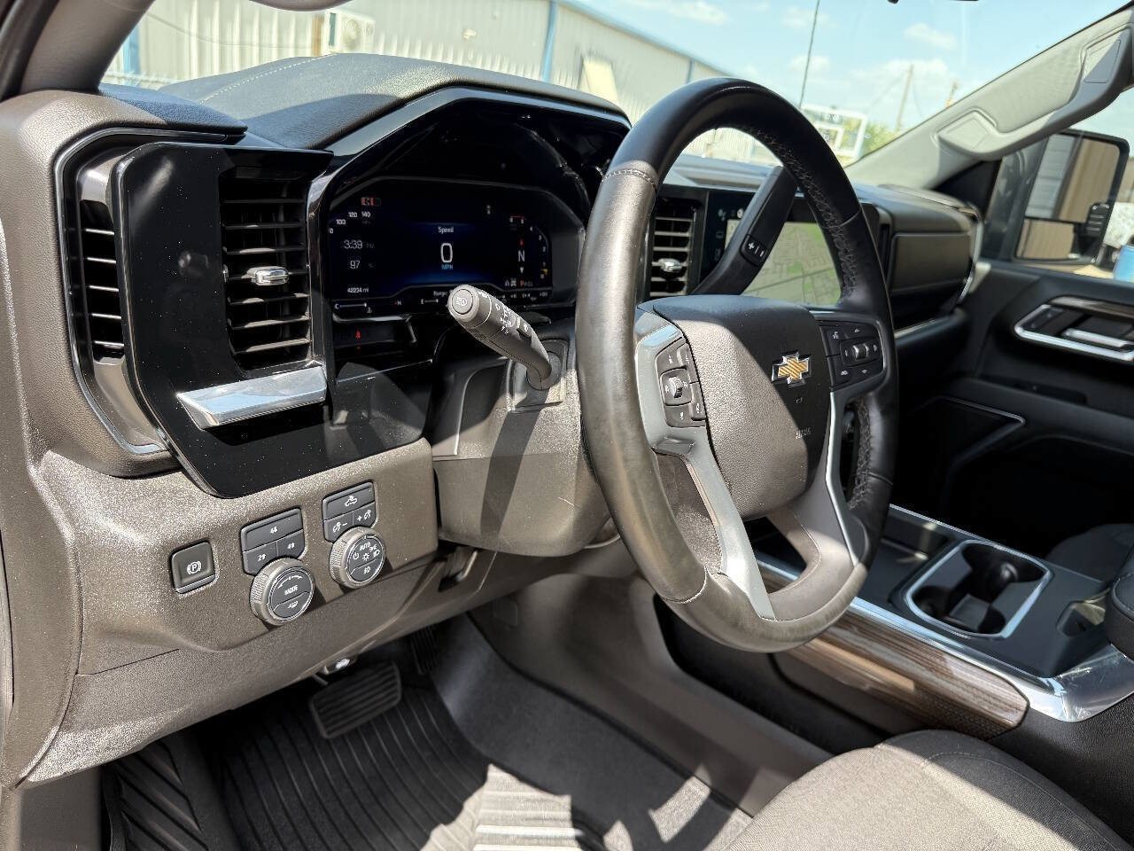 Used 2024 Chevrolet Silverado 2500 LT AWD/4WD image 17