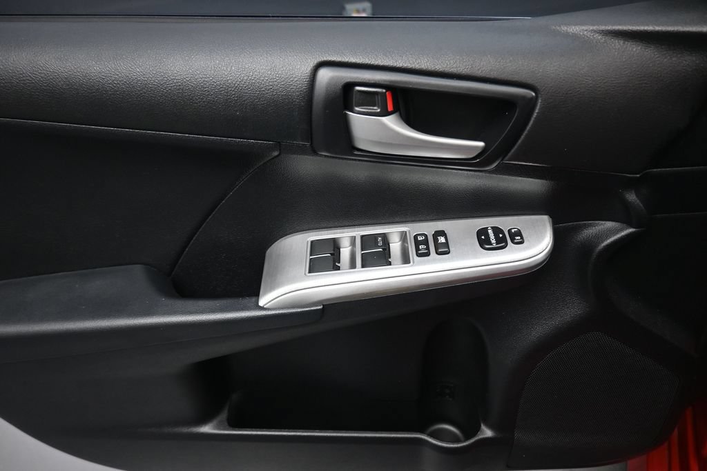 Used 2012 Toyota Camry SE FWD image 10