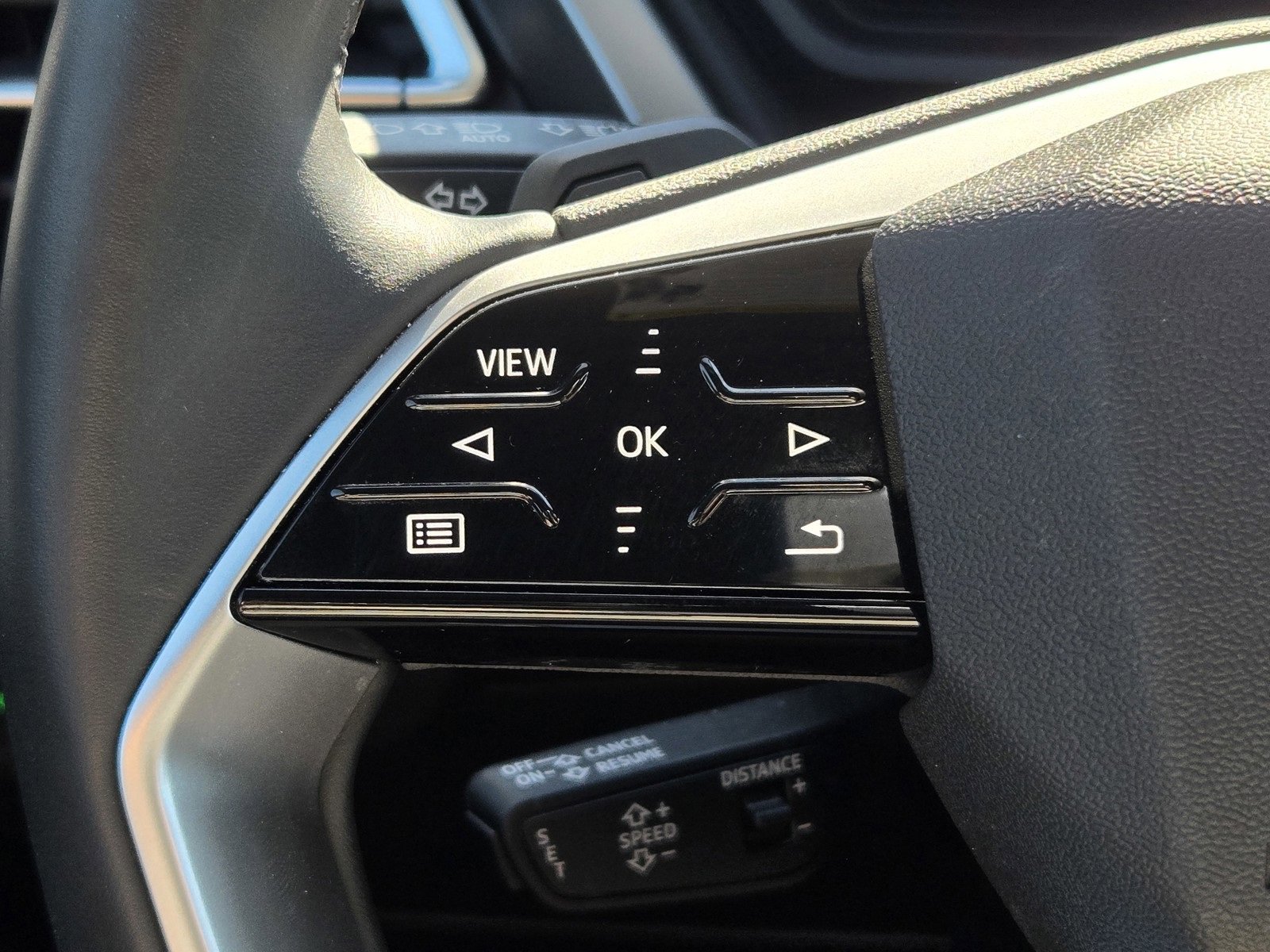 Used 2024 Audi Q4 e-tron Premium w/ Convenience Package image 19