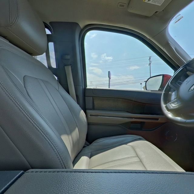 Used 2019 Ford Expedition Limited w/ Equipment Group 302A AWD/4WD image 34