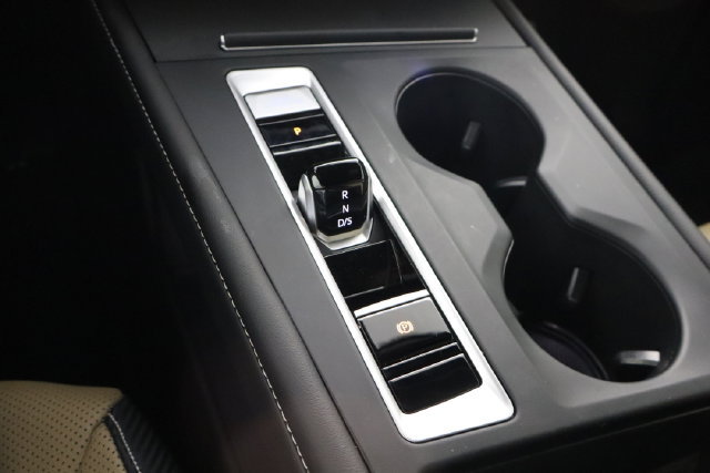 Used 2025 Volkswagen Atlas Cross Sport SE FWD image 19