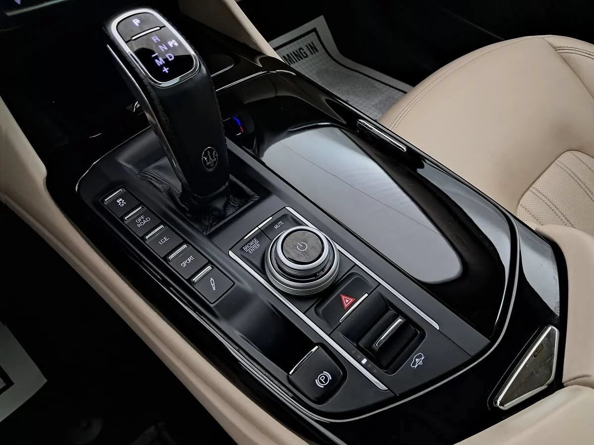 Used 2021 Maserati Levante S AWD/4WD image 29