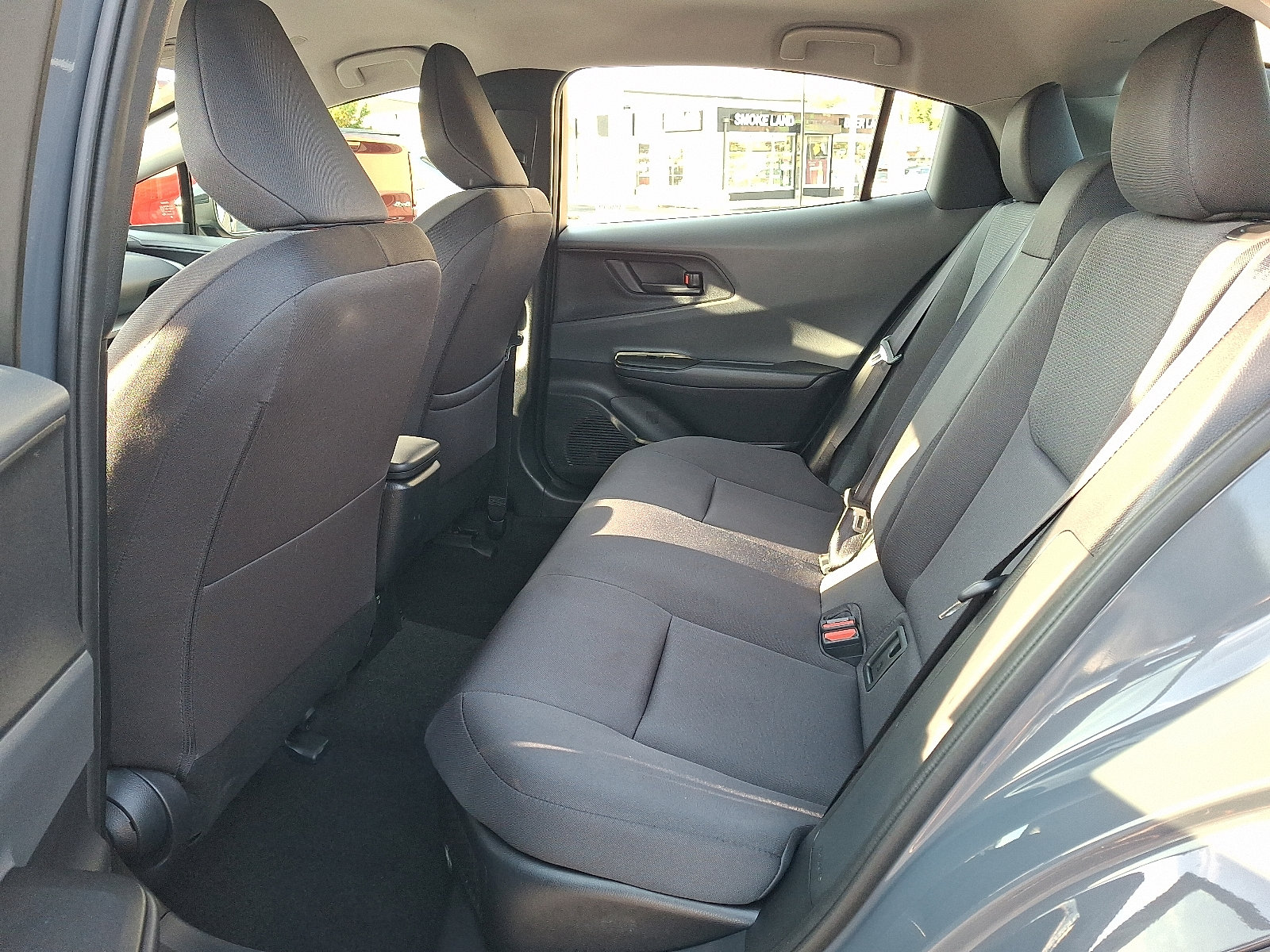Used 2025 Toyota Prius LE FWD image 11