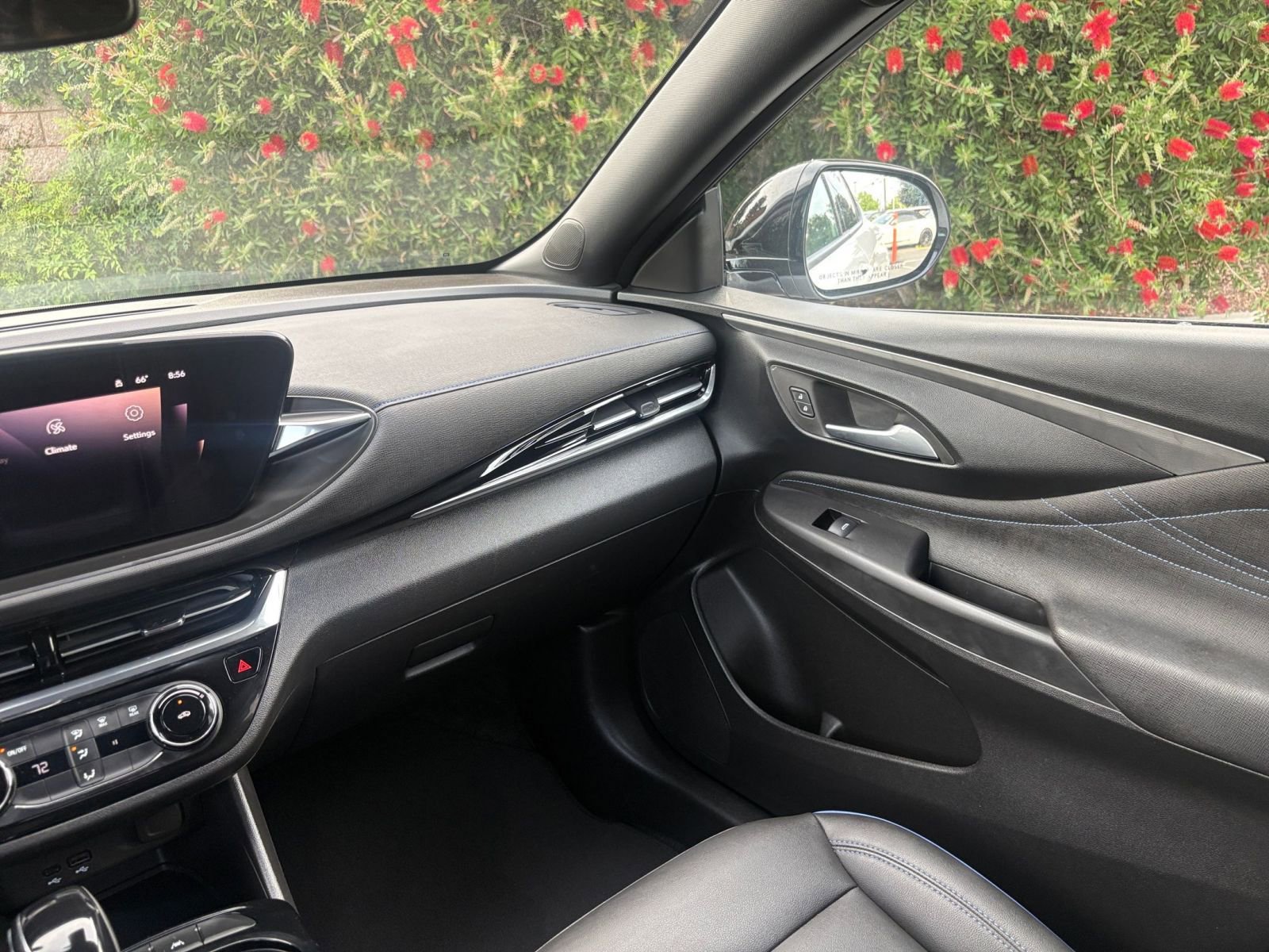 Used 2025 Buick Envista Sport Touring image 34