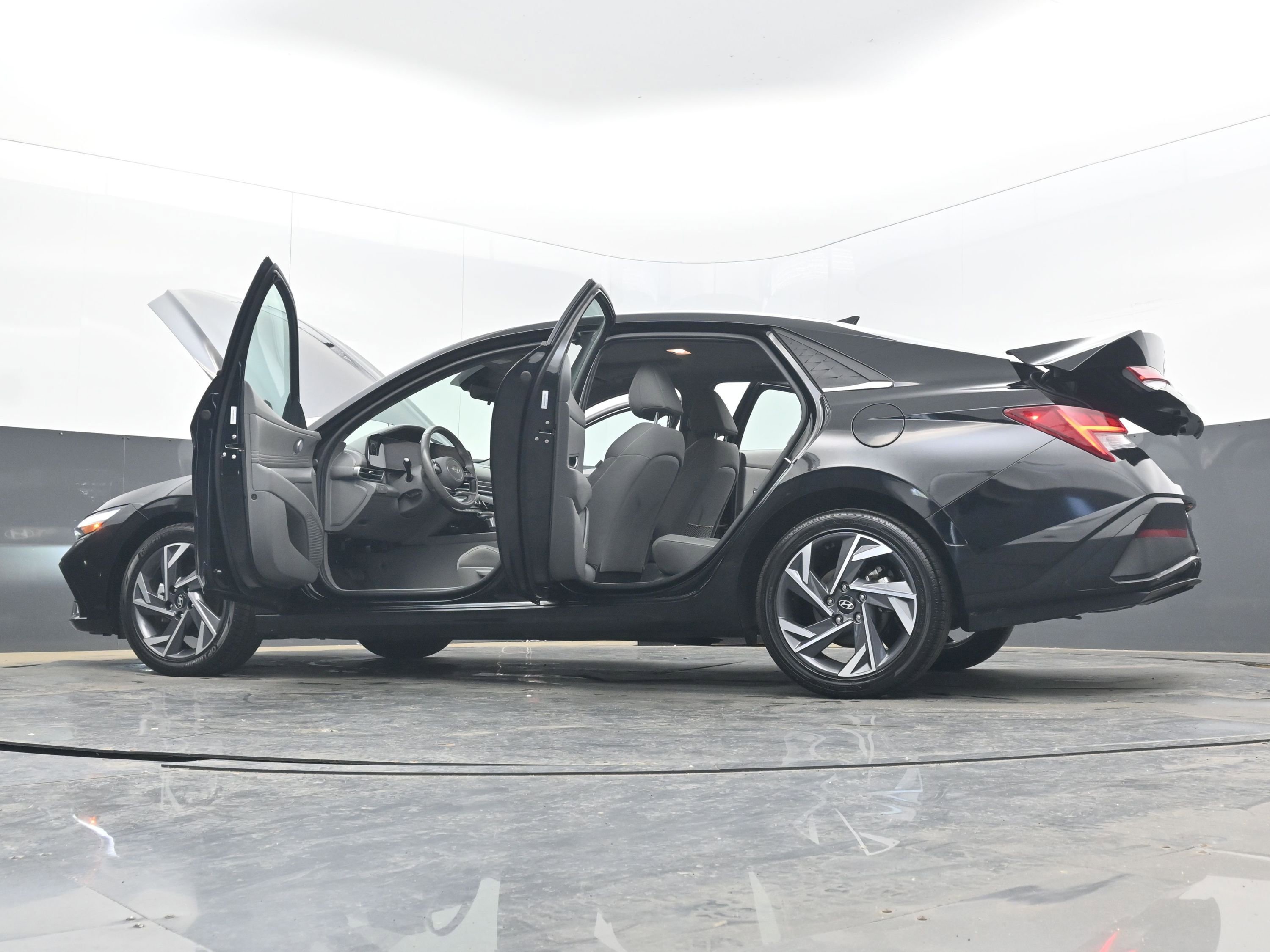 Used 2025 Hyundai Elantra SEL image 44