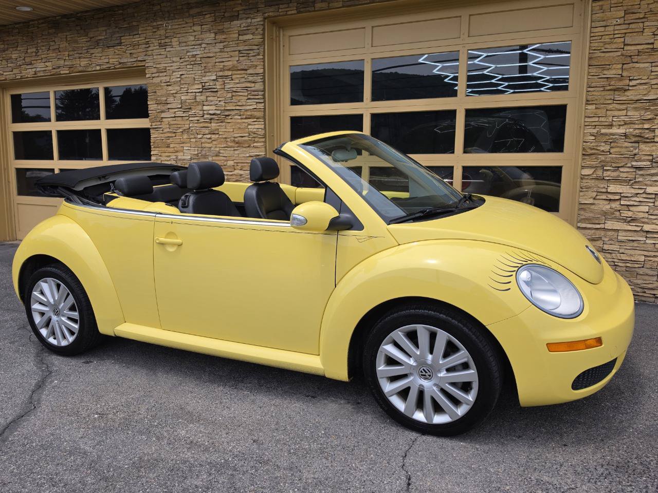 Used 2008 Volkswagen Beetle SE FWD image 6