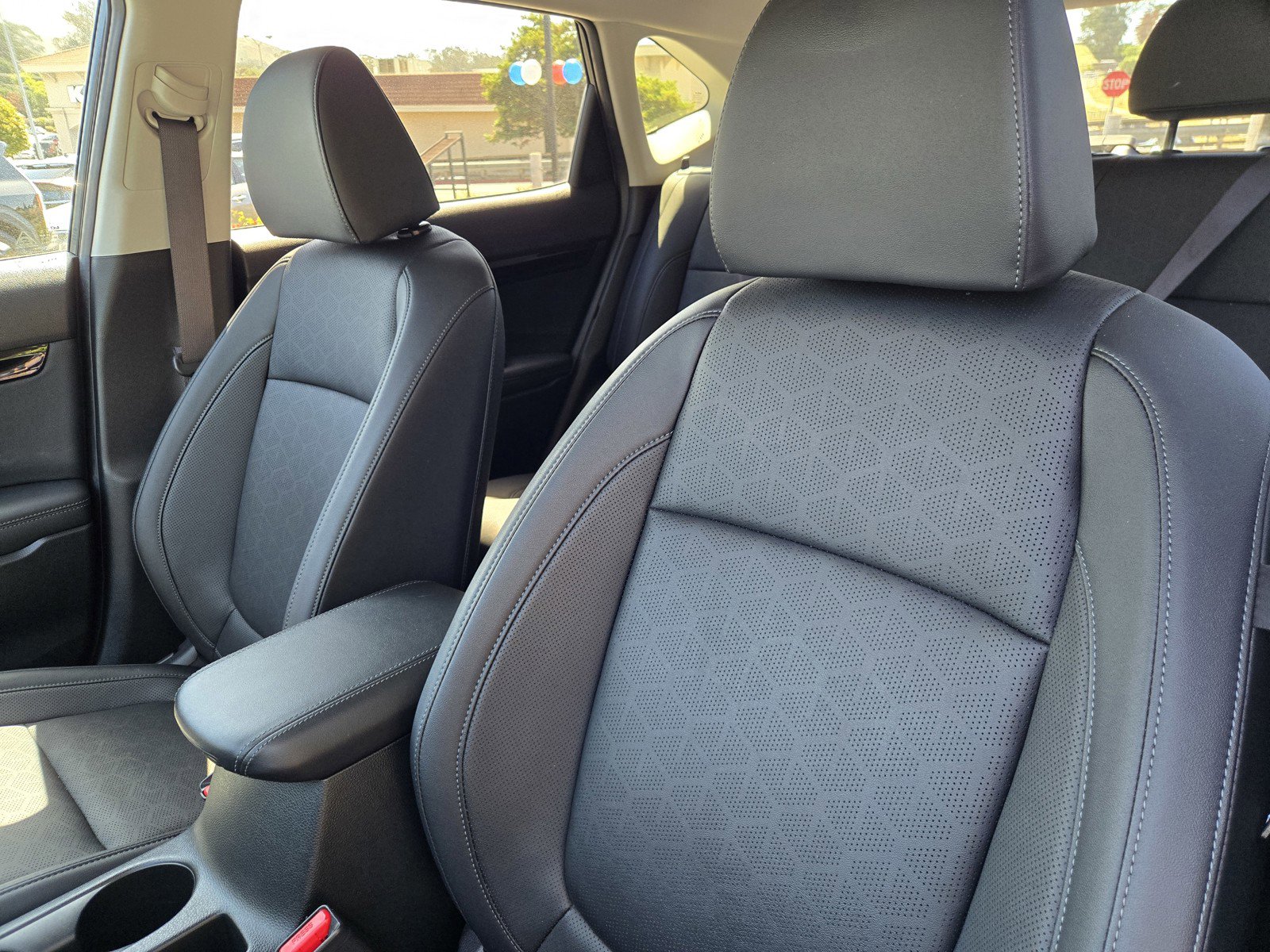 Certified 2024 Kia Seltos SX w/ SX Sunroof Package AWD/4WD image 16