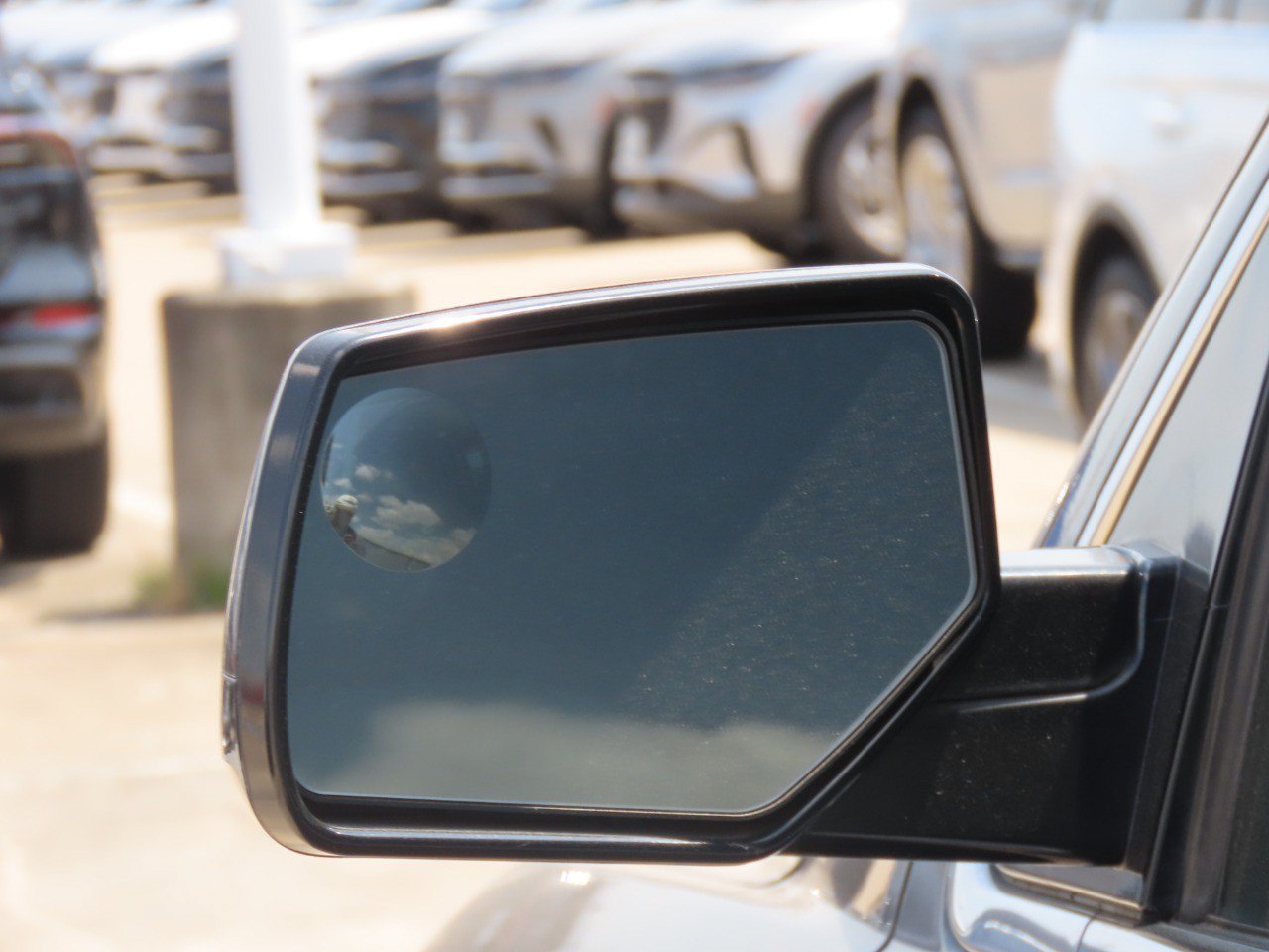 Used 2015 Chevrolet Tahoe LT RWD image 13