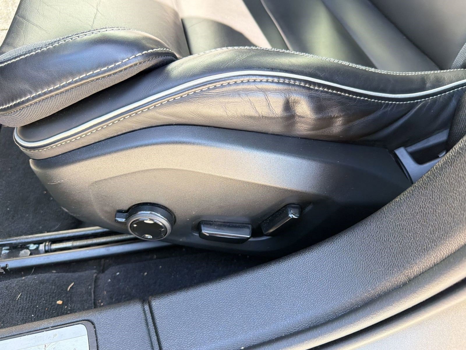 Used 2019 Volvo S60 T5 R-Design image 14