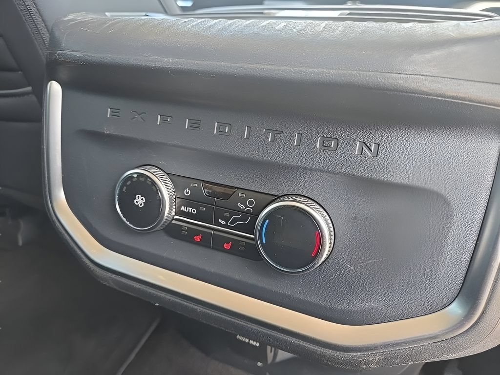Used 2025 Ford Expedition Max Platinum AWD/4WD image 27