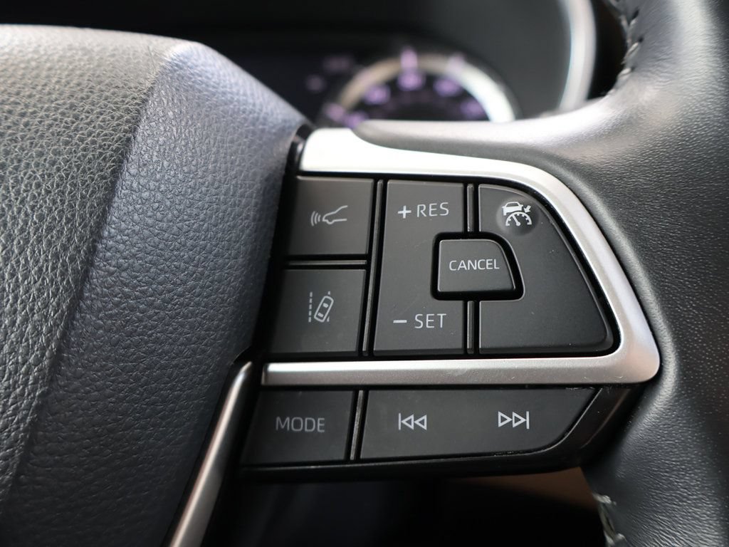 Used 2023 Toyota Highlander XLE FWD image 44