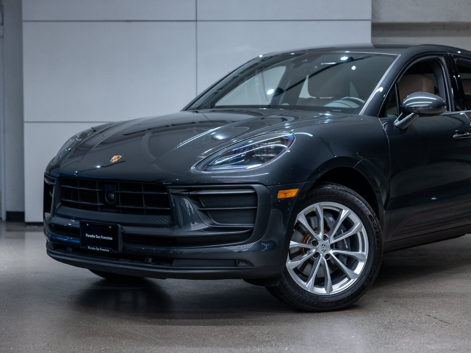 Certified 2023 Porsche Macan AWD/4WD image 21