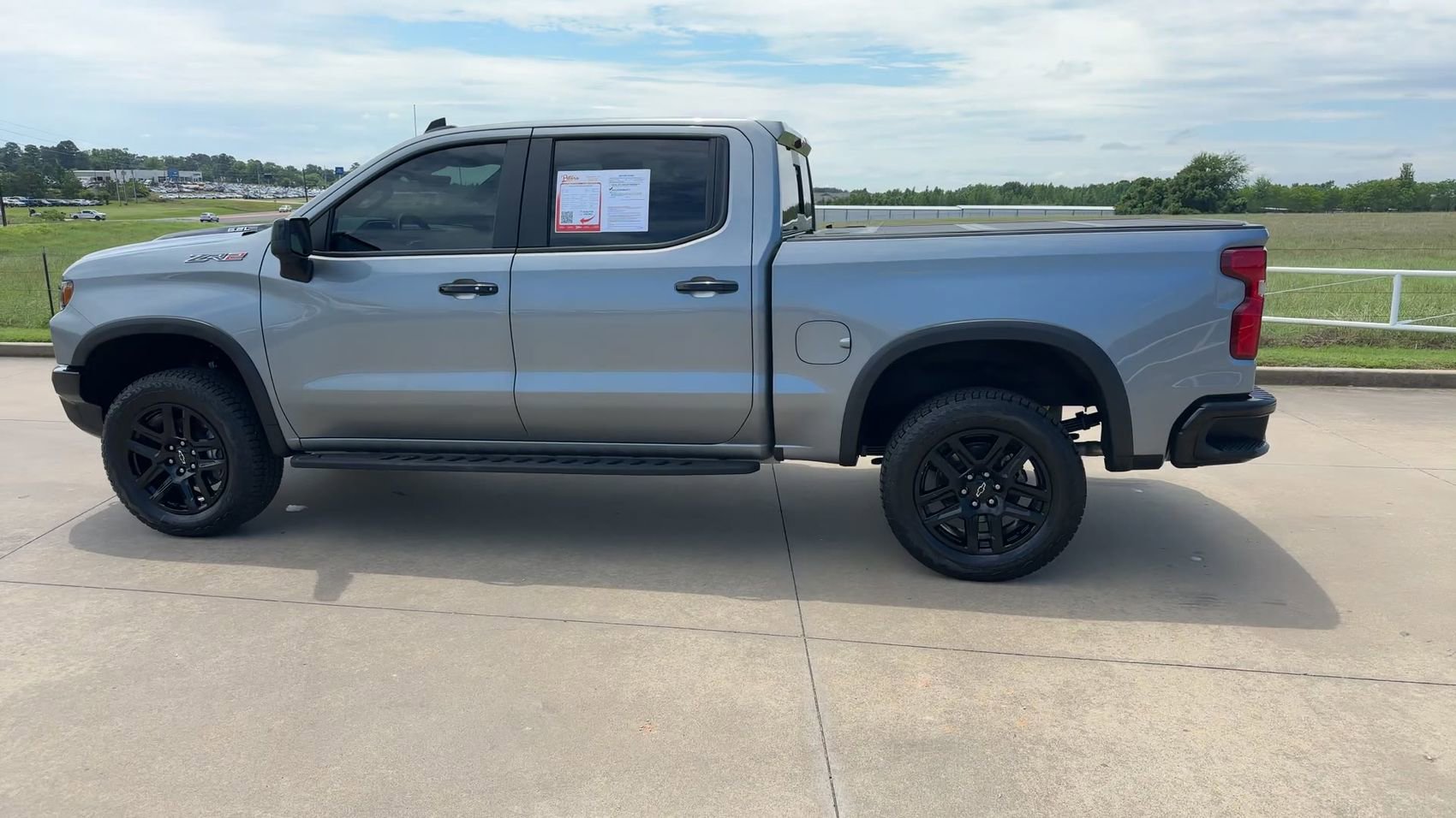 Used 2024 Chevrolet Silverado 1500 ZR2 w/ Technology Package AWD/4WD image 6