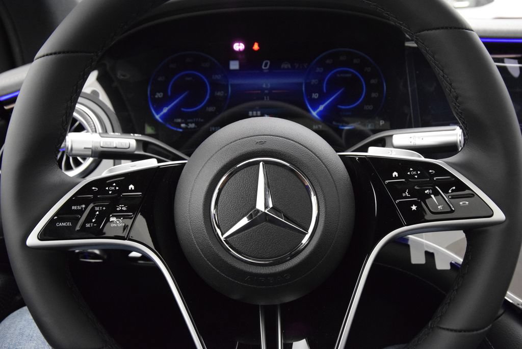 New 2026 Mercedes-Benz EQS 550 4MATIC SUV image 22
